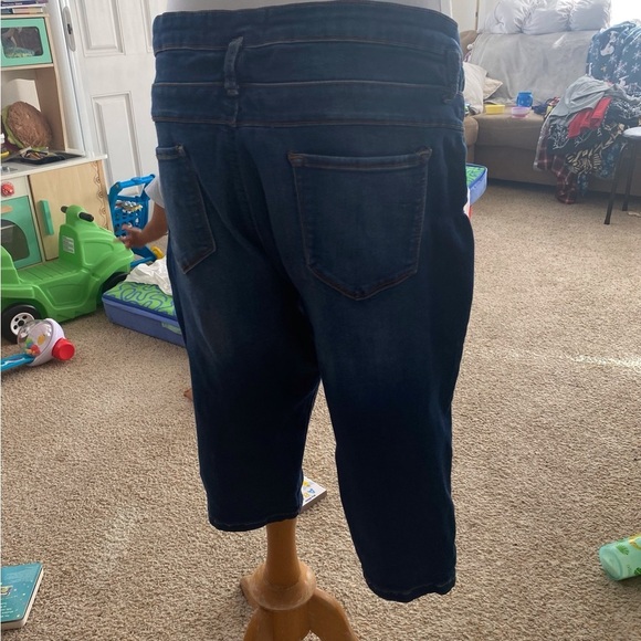 6 for $20❤️No Boundaries size 17 capri stretch jeans - Picture 3 of 6
